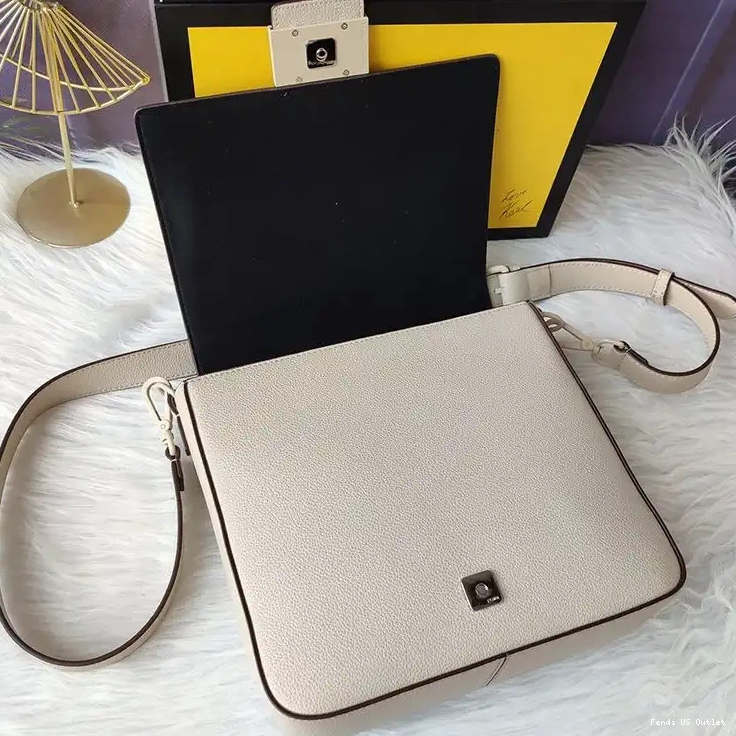 Affordable HOT Medium Romano Baguette Fendi Leather Beige Messenger Cuoio In 0427